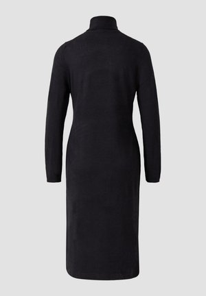 Zwarte jurk met lange mouwen en een hoge kraag, gemaakt van zachte stof. Kenmerkt zich door een middellange ontwerp en een gladde, effen textuur.