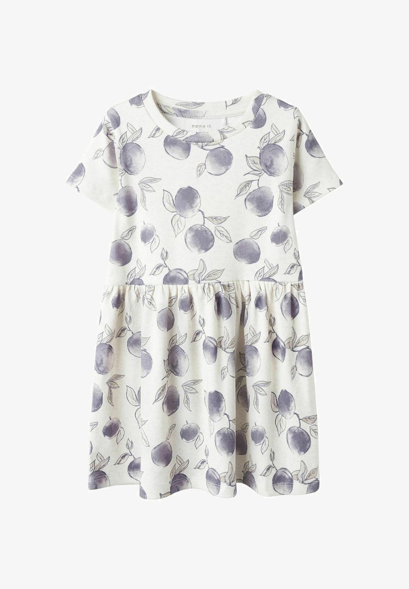 Šaty s krátkým rukávem z krémové bavlny s potiskem fialového ovoce; mají nabraný pas a kulatý výstřih, což zajišťuje pohodlný střih.