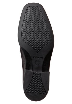Sort skosål med tekstureret zigzag-mønster, med mærket Geox og et lille rundt mærke, der angiver italiensk patent.
