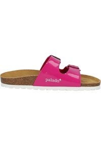 Rosa patenterad slidesandal med en korkfotbädd, dubbla spännen och en vit gummisula. Slät textur och moderna design detaljer.