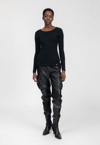 INFLUENCER RUCHED HEM - Strickpullover - black