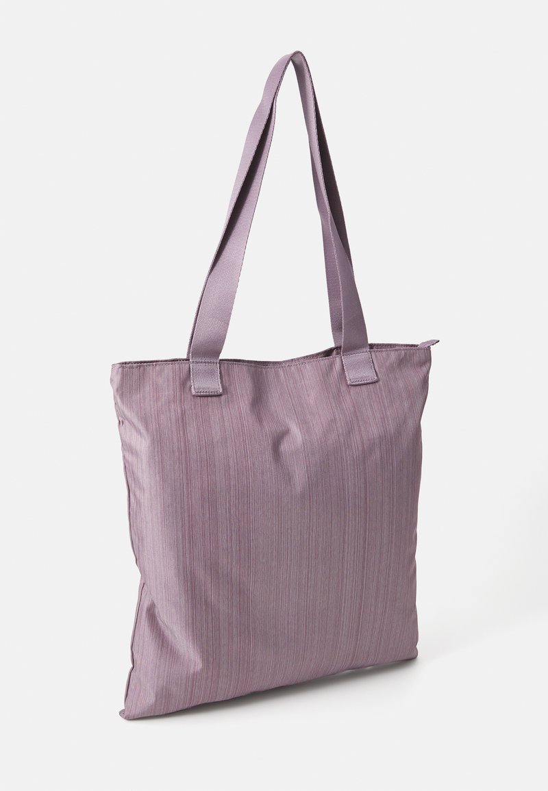 Borsa a spalla in tessuto a righe viola con due lunghe maniglie, forma quadrata e superficie morbida. Presenta un'apertura superiore per un facile accesso.