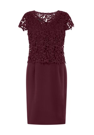 Abito bordeaux con maniche corte, caratterizzato da un corpetto con sovrapposizione in pizzo floreale e una gonna liscia e aderente.