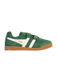 Grøn ruskinds sneakers med hvide striber og velcroremme. Gummiruber ydersål med struktureret mønster. Mærkenavnet "Gola" i guld på siden.