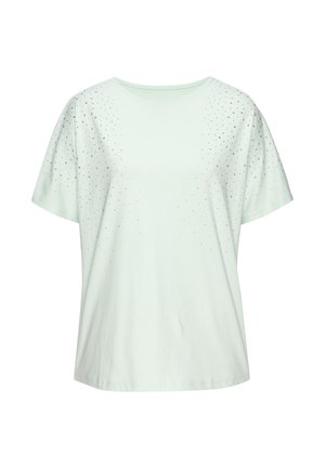 Lichtgroen T-shirt met korte mouwen en ronde hals, versierd met kleine verspreide zilveren studs nabij de schouders en de bovenborst.