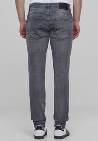 2Y Premium Džíny Slim Fit - grey