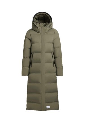 Pikk, oliivroheline pūderdatud mantel kapuutsiga, vertikaalne tikandi muster, kaks lukuäärtega küljetaskut ja logo päärdes.