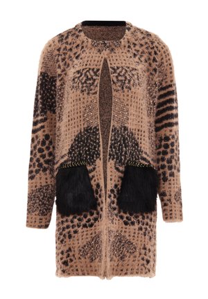 Sweter w zwierzęcy wzór w miękkim odcieniu brązowym i czarnym, z teksturowanym deseniem, otwartym przodem i kieszeniami z sztucznego futra z złotymi przeszyciami.