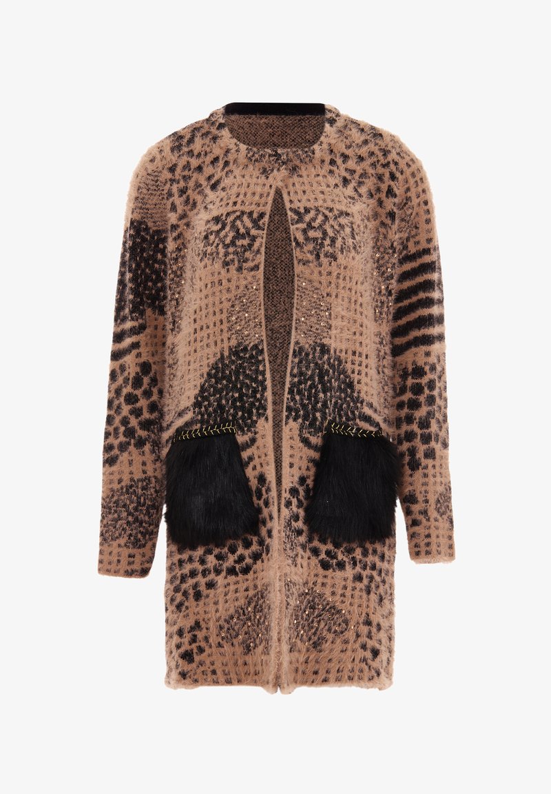 Cardigan s potiskem zvířecí srsti v měkké béžové a černé barvě, s texturovaným vzorem, otevřeným předním dílem a kapsami z umělé kožešiny s akcenty zlatého prošití.