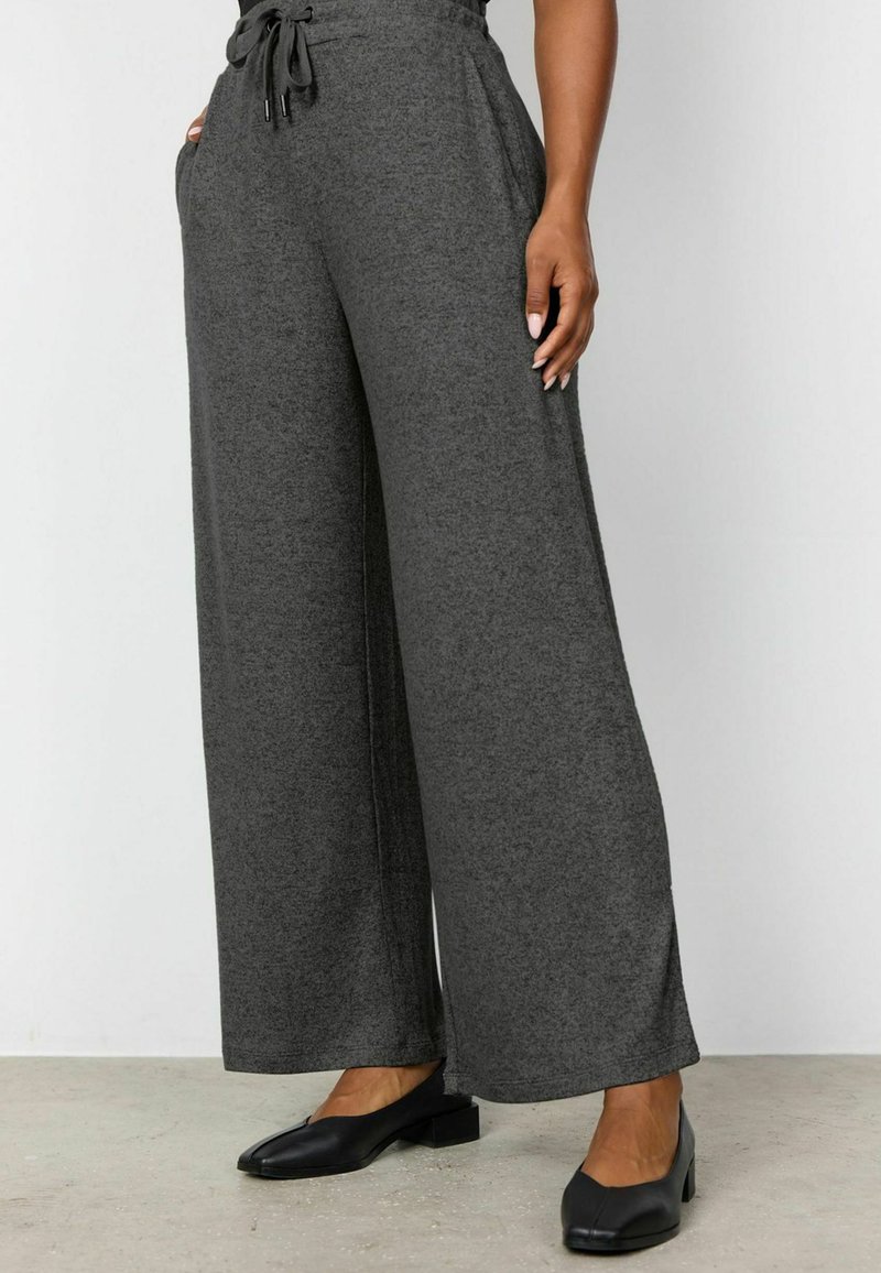 Soyaconcept SC-BIARA 74 - Tracksuit bottoms - dark earth melange