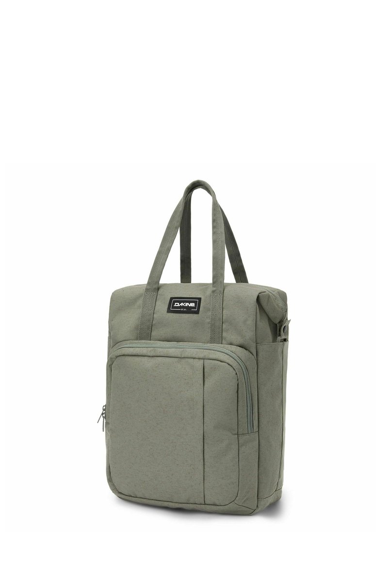 Borsa tote in tessuto verde con due manici, tasca frontale con zip e patch con logo. Presenta una forma rettangolare e un materiale testurizzato.