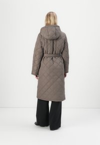 VILA VIKANTE QUILTED COAT - Vinterkappa /-rock - brown