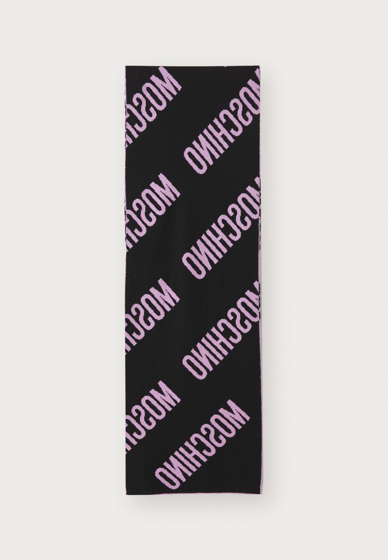 Zwarte sjaal met een herhalend patroon van "MOSCHINO" in het roze, gemaakt van een textuurgebreide stof, rechthoekige vorm.