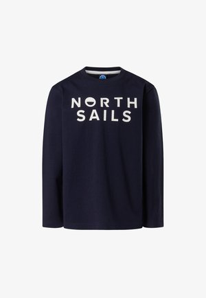 T-shirt à manches longues bleu marine en coton avec un grand texte blanc "NORTH SAILS" sur le devant. Encolure ronde, coupe décontractée, design minimaliste.