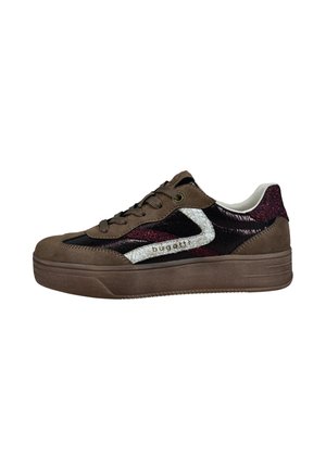 Zapatilla marrón con detalles brillantes en negro y rojo oscuro, franja lateral blanca con el logo "bugatti" y suela de goma marrón.