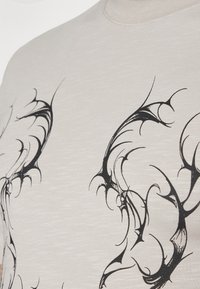 YOURTURN UNISEX - T-shirts med print - grey