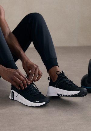 Nike Performance FREE METCON - Training shoe - black/white