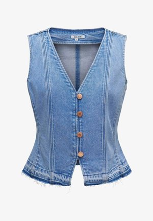 Chaleco sin mangas de mezclilla azul claro con cuello en V, cuatro botones de cobre al frente y bordes deshilachados en el dobladillo.