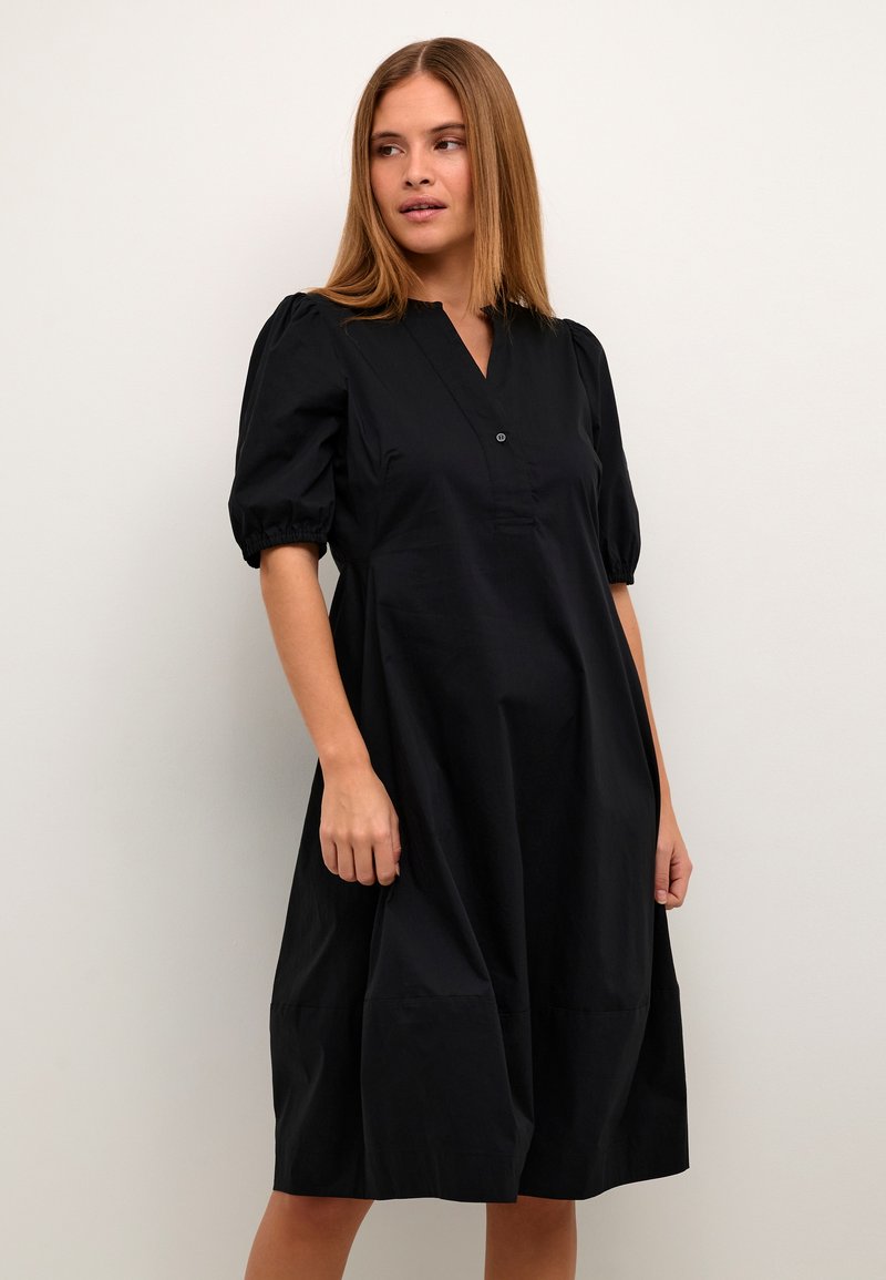 Culture - CUANTOINETT SS PLACKET - Freizeitkleid - black, Vergrößern