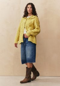 BDG Urban Outfitters Kratke hlače od trapera - light vintage