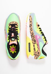 Nike Sportswear Air Max 90 Sneakers White Illusion Green Laser Fuchsia Black Flerfargad Zalando Se