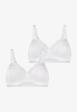 Valkoiset liivit, jotka on valmistettu sileästä kankaasta ja joissa on pitsireunus. V-pääntie, leveät olkaimet ja saumaton ilme. Kahden pakkaus.