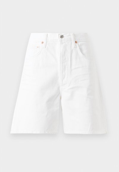 Valged denim lühikesed püksid, millel on kõrge vöökoht, viie tasku disain ja lukuga esitasku. Omab vasktoonilisi metallosi ja lõdvemat istuvust.