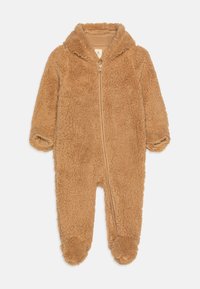 Brązowy kombinezon z polaru z zamkiem z przodu, puszystą fakturą, kapturem i zabudowanymi stopami. Miękki, ciepły i odpowiedni dla niemowląt.