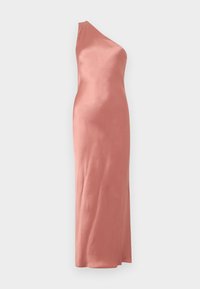 Robe longue en satin sans manches, de couleur rose pâle, avec un col asymétrique dévoilant une épaule et un tissu lisse et fluide.