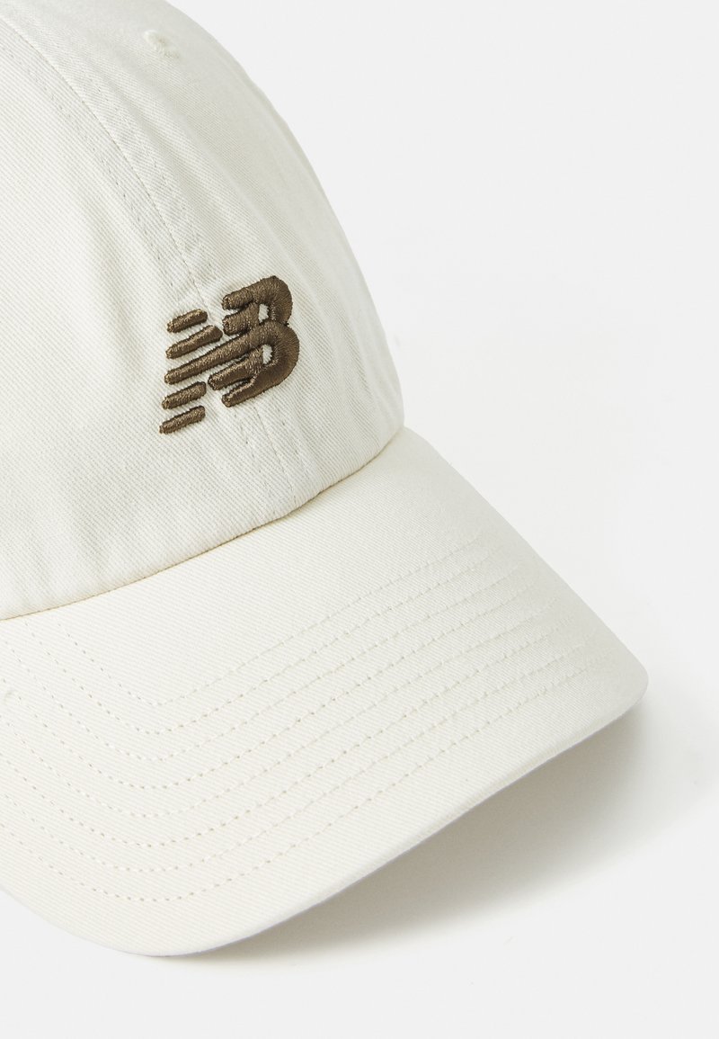 New Balance CORE '47 CLEAN UP UNISEX Cap linen/dark olivine