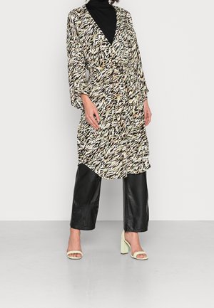 Leichte Jacke - black