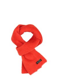 Écharpe en polaire rouge, texture douce, design en boucle, avec une petite étiquette de marque. Les bords sont légèrement effilochés, ce qui lui confère un look décontracté.