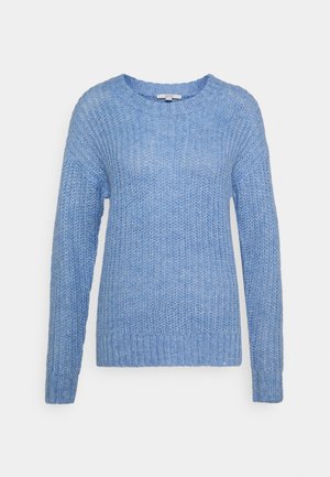 Pull chunky en maille bleu clair avec manches longues et poignets, ourlet et encolure ronde côtelés, présenté sur un fond uni.