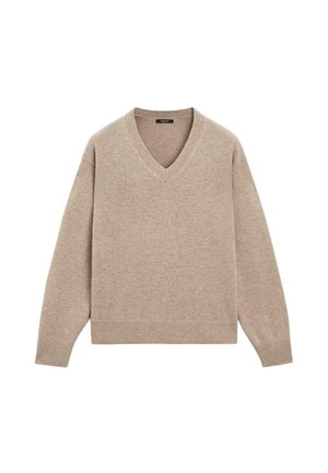 Maglione lavorato a maglia beige a maniche lunghe con scollo a V e polsini e orlo a costine, disteso su uno sfondo bianco.