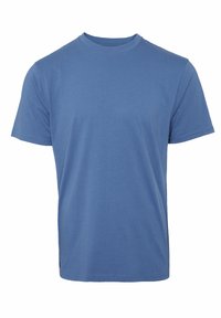 Camiseta de algodón de manga corta en un sólido azul claro con cuello redondo, dobladillo recto y sutiles detalles de costura en las mangas.