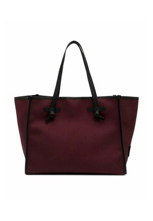 Borsa a spalla bordeaux con rifiniture nere, realizzata in tessuto resistente. Presenta due manici neri e una forma strutturata con dettagli minimi.