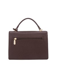 Borsa a tracolla in pelle marrone con una sottile texture, forma rettangolare, manico superiore e una tasca con cerniera sul davanti, dotata di accessori in oro.