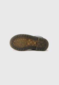 Dr. Martens Botines con cordones - black/silver coloured