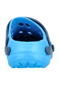 Blå gummiklump med en grå rem, der har ventilationshuller og en afrundet bagside. Glat overflade med et let design.
