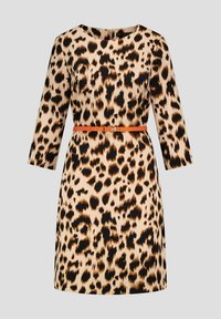 Leopardprint jurk met lange mouwen, een ronde halslijn en een taille accentuerende oranje riem. Gladde stof en knielange snit.