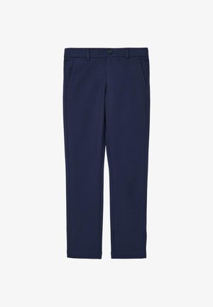 Granatowe dopasowane spodnie z guzikiem i zamkiem błyskawicznym, bocznymi kieszeniami i szlufkami na pasek, ułożone na płasko na białym tle.