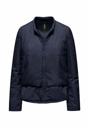 Marineblauw lichtgewicht jack met een ritssluiting aan de voorkant, lange mouwen en een korte kraag, afgebeeld tegen een witte achtergrond.