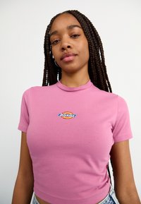 Dickies MAPLE VALLEY  - Trükipildiga T-särk - mellow mauve
