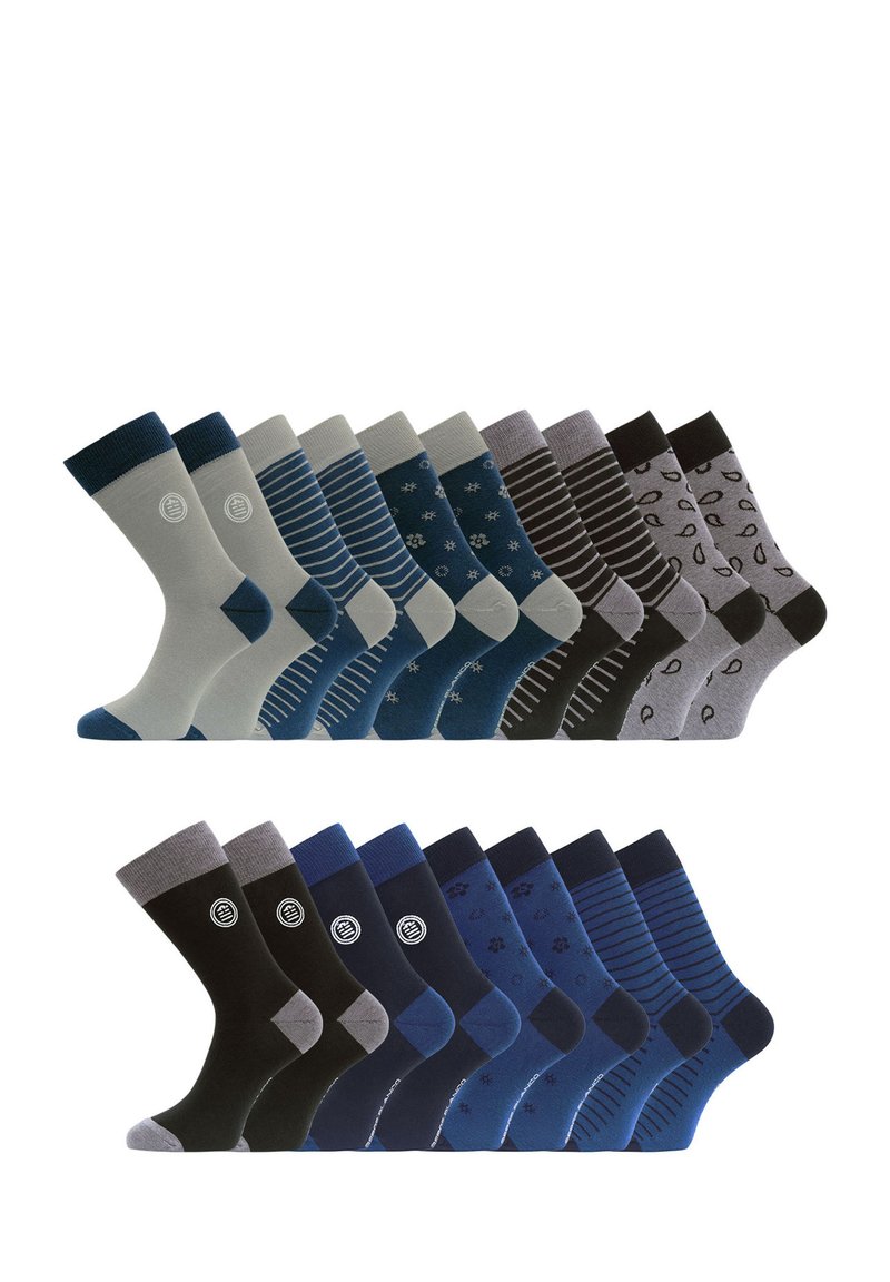 Collection de chaussettes présentant divers motifs dans des nuances de gris, bleu et noir, avec différentes textures et couleurs d'accent sur les bords.