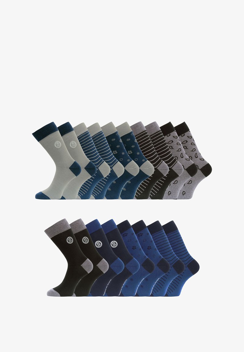 Collection de chaussettes présentant divers motifs dans des nuances de gris, bleu et noir, avec différentes textures et couleurs d'accent sur les bords.