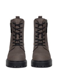 Tumši pelēki potītes zābaki ar gludu tekstūru, ar priekšējo šņorēšanas dizainu, sānu rāvējslēdzēju un izturīgiem melniem gumijas zole.