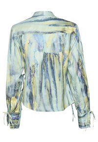 Camicia a maniche lunghe in morbido e leggero tessuto con un motivo acquarello nei toni di verde pallido, blu e giallo; presenta polsini legati e una vestibilità rilassata.