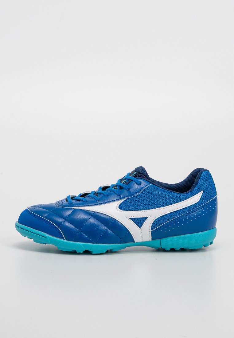 Botines de fútbol para césped