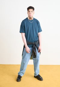 Nike Sportswear TEE - Pamata T-krekls - armory navy