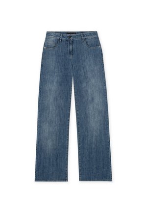 Helle blaue Jeans mit weitem Bein aus Denim, ausgestattet mit Fronttaschen, Gürtelschlaufen, einem Knopfverschluss und subtilen Abnutzungserscheinungen im Stoff.